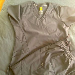 Medium wonder wink scrubs